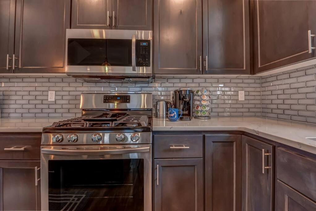 New Tri-level With Ocean View And 3 En-suite Bedrooms! Depoe Bay