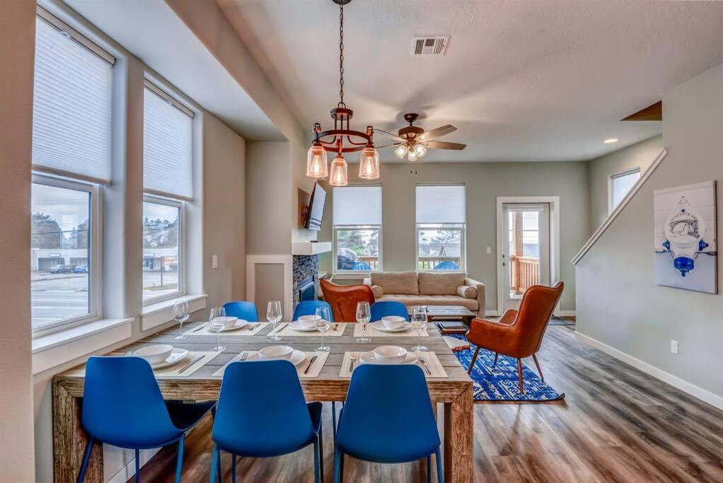 New Tri-level With Ocean View And 3 En-suite Bedrooms! * Depoe Bay