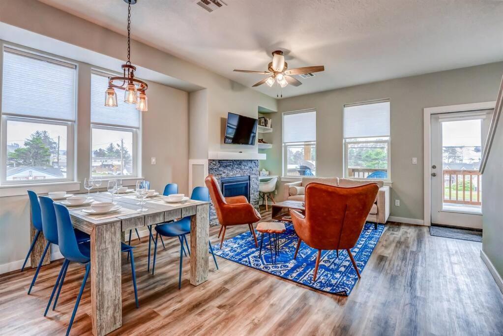 New Tri-level With Ocean View And 3 En-suite Bedrooms! Depoe Bay